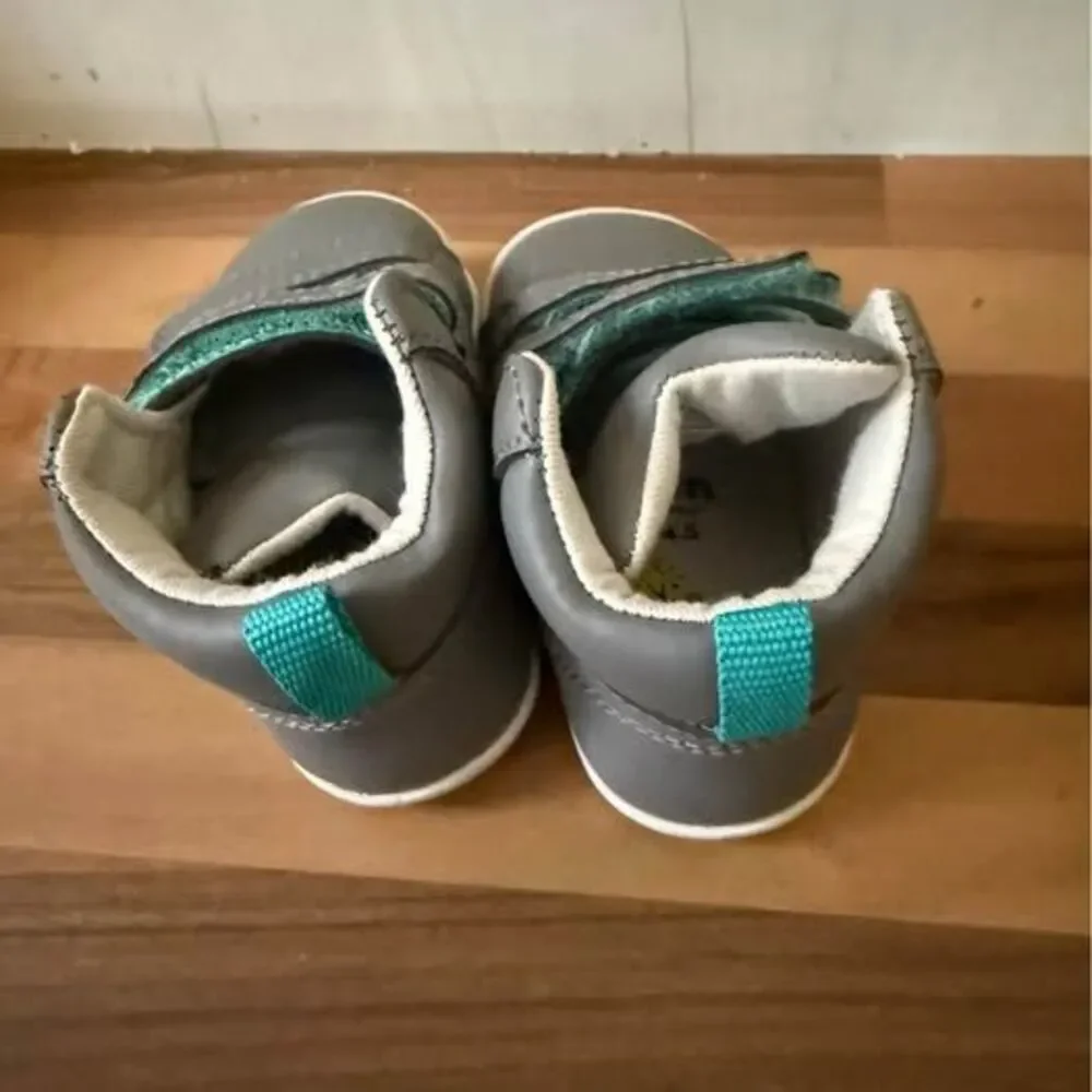 Ten Little everyday walking shoes gray size 4.5
